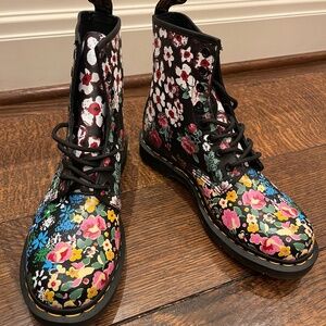 Dr. Martens Unique Floral Print, Women's 8US